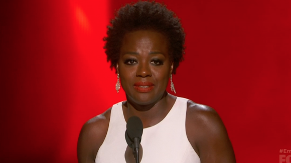 Emmy Awards 2015 : Viola Davis, immensément émue, entre dans l'histoire