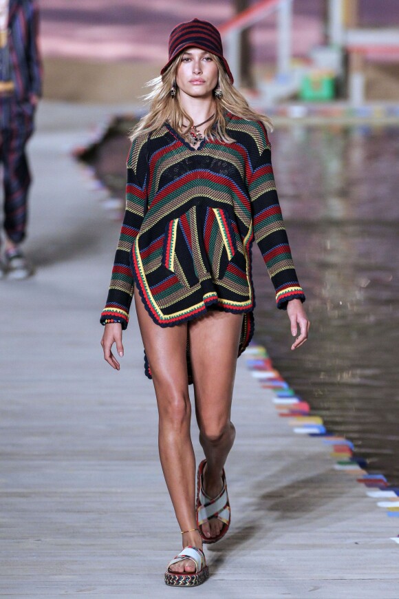 Hailey Baldwin - Défilé de mode printemps-été 2016 "Tommy Hilfiger" lors de la fashion week de New York. Le 14 septembre 2015