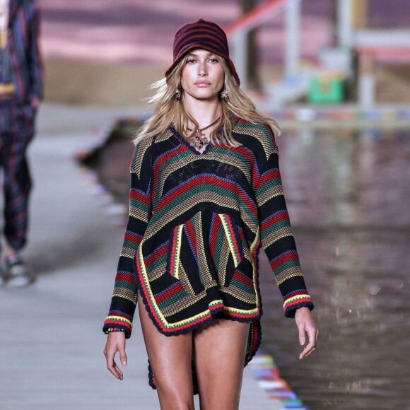 Hailey Baldwin - Défilé de mode printemps-été 2016 "Tommy Hilfiger" lors de la fashion week de New York. Le 14 septembre 2015