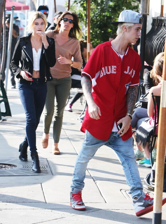 Justin Bieber et Hailey Baldwin passent la journée ensemble à West Hollywood, le 21 janvier 2015.