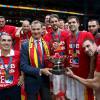 Le roi Felipe VI d'Espagne a pu fêter avec Pau Gasol et l'équipe espagnole de basket leur troisième titre européen, décroché contre la Lituanie le 20 septembre 2015 au stade Pierre-Mauroy de Villeneuve d'Ascq.