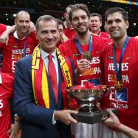 Felipe VI, Nadal et la bombe Helen Lindes exultent avec l'Espagne à l'Euro 2015
