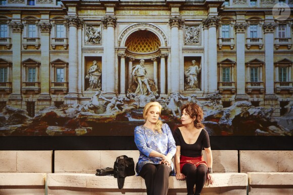 Sylvie Vartan et Isabelle Mergault - Filage de la pièce "Ne me regardez pas comme ça", au théâtre des Variétés, à Paris. Septembre 2015.
