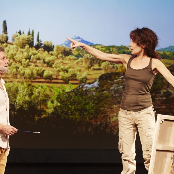 Pierre Deny et Isabelle Mergault - Filage de la pièce "Ne me regardez pas comme ça", au théâtre des Variétés, à Paris. Septembre 2015.