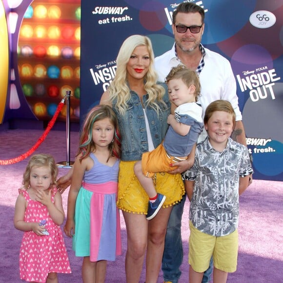 Tori Spelling avec son mari Dean McDermott et leurs enfants Finn, Stella, Hattie et Liam - Avant-première du film "Inside Out" à Hollywood, le 8 juin 2015.