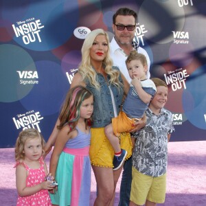 Tori Spelling avec son mari Dean McDermott et leurs enfants Finn, Stella, Hattie et Liam - Avant-première du film "Inside Out" à Hollywood, le 8 juin 2015.