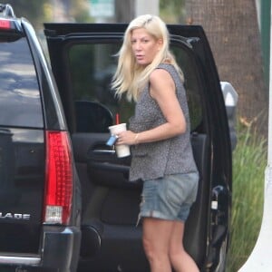 Tori Spelling dans les rues de Sherman Oaks, Los Angeles, le 11 septembre 2015