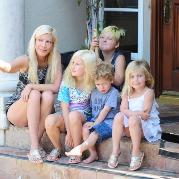 Tori Spelling et ses enfants à Los Angeles, le 31 août 2015