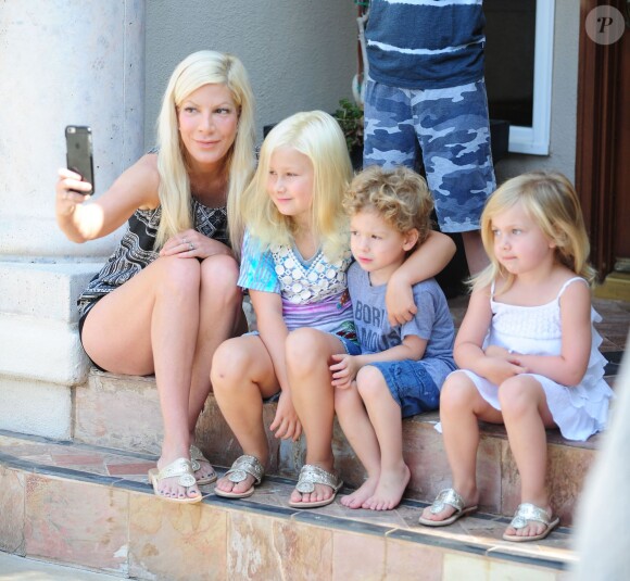 Tori Spelling et ses enfants à Los Angeles, le 31 août 2015