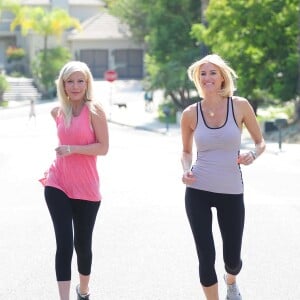 Kristen Taekman et Tori Spelling font un footing à Los Angeles, le 24 août 2015