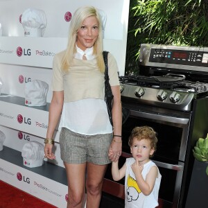 Tori Spelling et son fils au LG Fam-to-Table Series: ProBake Edition Event le 22 août 2015 à Culver City