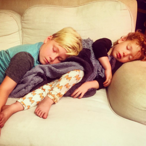 Les enfants de Tori Spelling endormis / photo postée sur Instagram.