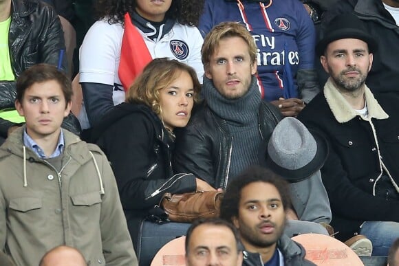 Phillipe Lacheau et Elodie Fontan lors de la rencontre de Ligue 1 entre le Paris Saint-Germain et Guingamp au Parc des Princes à Paris le 22 septembre 2015