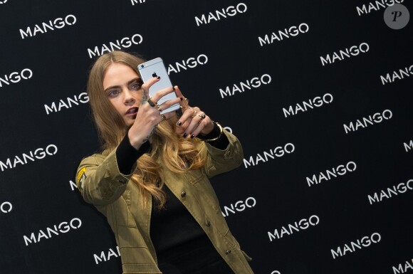 Cara Delevingne lors de l'inauguration de la boutique Mango le 23 septembre 2015 à Milan