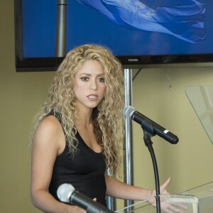 La chanteuse Shakira, ambassadrice de l'UNICEF reçue par le secrétaire général Ban Ki-moon au siège des Nations Unies à New York, le 22 septembre 2015.