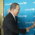 La chanteuse Shakira, ambassadrice de l'UNICEF reçue par le secrétaire général Ban Ki-moon au siège des Nations Unies à New York, le 22 septembre 2015