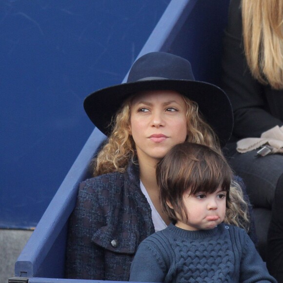 Gerard Piqué, sa compagne Shakira et leur fils Milan assistent à un match de tennis lors du "Trophée Conde Godo" à Barcelone, le 26 avril 2015.