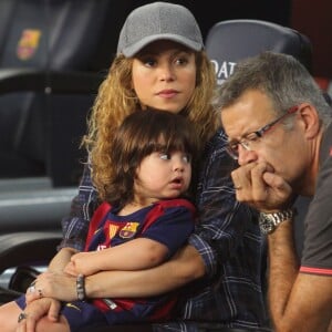 Shakira (enceinte) et son fils Milan vont encourager Gerard Piqué et le FC Barcelone au Camp Nou le 18 octobre 2014