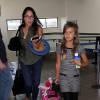Jessica Alba arrive avec ses filles Honor et Haven à l'aéroport LAX de Los Angeles, en provenance de New York. Le 16 septembre 2015