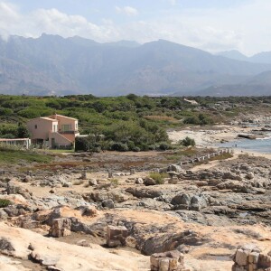 Exclusif - Illustration de la Maison de Guy Bedos au bord de l'eau dans le petit village de Lumio en Corse - septembre 2015