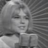 France Gall remporte le concours de l'Eurovision, pour le Luxembourg, avec "Poupée de cire, poupée de son", à Naples le 20 mars 1965.