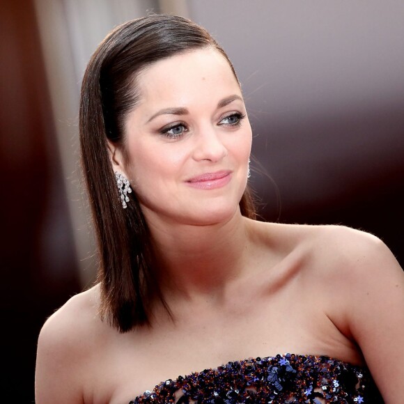 Marion Cotillard - Montée des marches du film "Macbeth" lors du 68e Festival International du Film de Cannes, le 23 mai 2015.