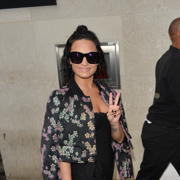 Demi Lovato à la sortie des studios de la BBC à Londres, le 9 septembre 2015