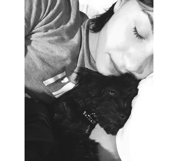 Demi Lovato a rajouté une photo d'elle et son chien sur son compte Instagram.