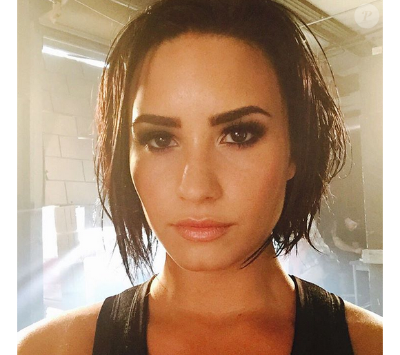Demi Lovato a rajouté une photo d'elle lors du tournage du clip Confident sur son compte Instagram.