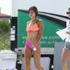 Le mannequin Yara Khmidan en plein shooting pour PINK sur la plage à Miami, le 28 septembre 2015.