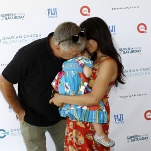 Alec Baldwin, sa femme Hilaria Thomas et leur fille Carmen Baldwin - People à l'événement caritatif "Ovarian Cancer Research Fund's Super Saturday" à Water Mill. Le 25 juillet 2015