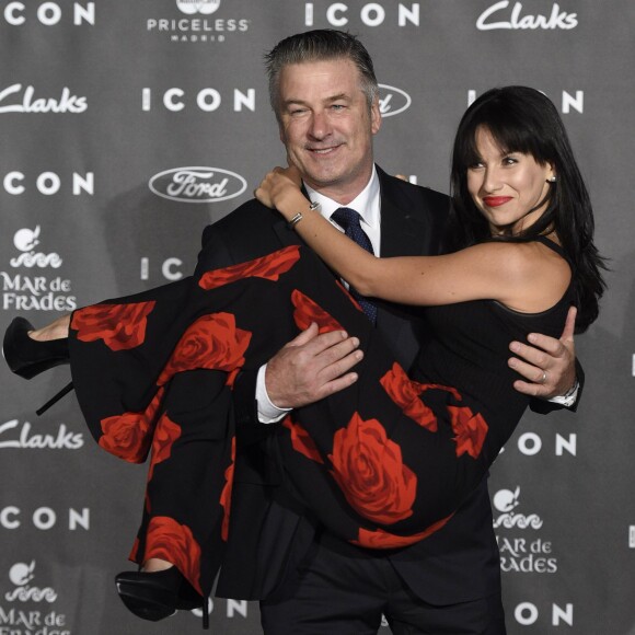 Alec Baldwin et sa femme Hilaria Thomas à la soirée Icon Awards à Madrid le 1 er octobre 2014