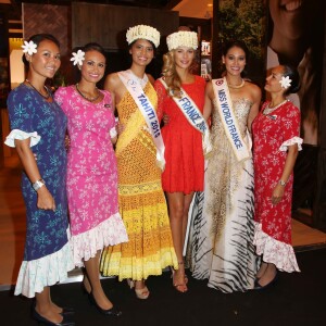 Camille Cerf, miss France 2015, au stand Tahiti du salon Top Resa au Parc des expositions à Paris le 29 Septembre 2015