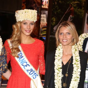 Camille Cerf, miss France 2015 et Sylvie Tellier au stand Tahiti du salon Top Resa au Parc des expositions à Paris le 29 Septembre 2015. 29/09/2015 - Paris