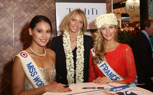 Sylvie Tellier et Camille Cerf, miss France 2015 sur le stand Tahiti du salon Top Resa au Parc des expositions à Paris le 29 Septembre 2015