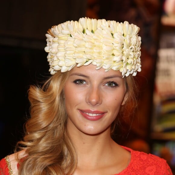 Camille Cerf, miss France 2015, sur le stand Tahiti du salon Top Resa au Parc des expositions à Paris le 29 Septembre 2015