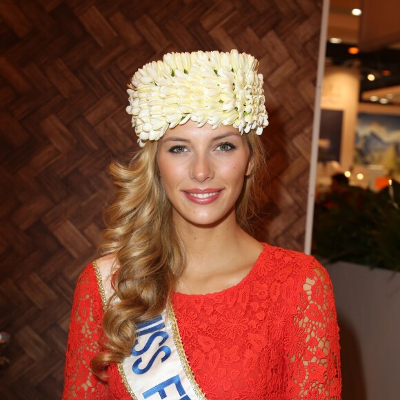 Camille Cerf, miss France 2015, sur le stand Tahiti du salon Top Resa au Parc des expositions à Paris le 29 Septembre 2015