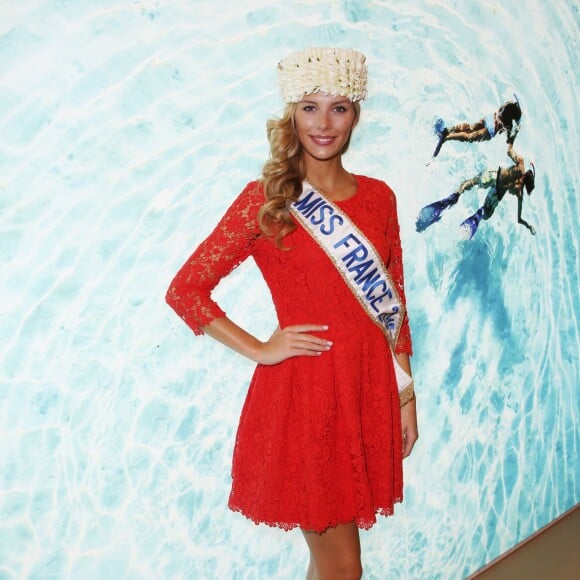 Camille Cerf, miss France 2015, sur le stand Tahiti du salon Top Resa au Parc des expositions à Paris le 29 Septembre 2015