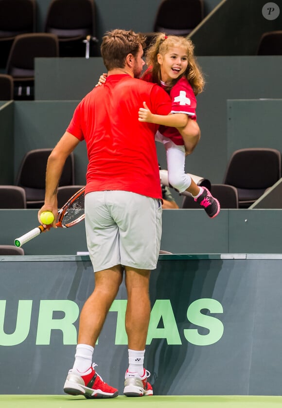 Stan Wawrinka s'entraîne avec sa fille Alexia à Genève (Suisse) le 16 septembre 2015