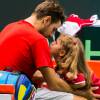 Le tennisman Stan Wawrinka s'entraîne avec sa fille Alexia à Genève le 16 septembre 2015