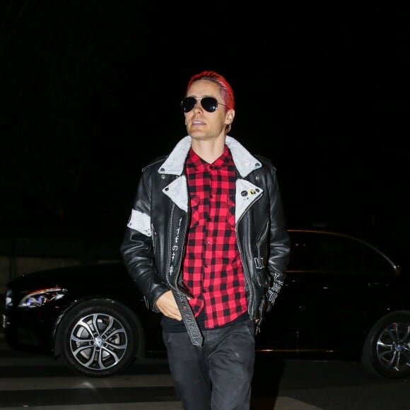 Jared Leto arrive au restaurant Lapérouse pour assister au dîner post-défilé Balmain. Paris, le 1er octobre 2015.