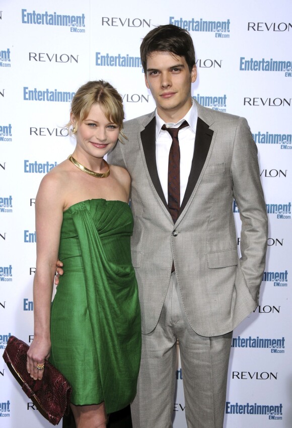Emilie de Ravin et son ex-mari Josh Janowicz lors de la 6e cérémonie annuelle des Entertainment Weekly Pre-Emmy Celebration à Los angeles, le 20 septembre 2008