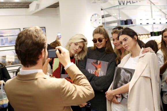Derek Blasberg, Devon Windsor, Gigi Hadid, Doutzen Kroes et Kendall Jenner assistent à la séance de dédicaces du livre "Harper's BAZAAR: Models" (par Derek Blasberg) chez colette. Paris, le 2 octobre 2015.