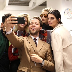 Joe Jonas, Devon Windsor, Derek Blasberg, Gigi Hadid et Kendall Jenner assistent à la séance de dédicaces du livre "Harper's BAZAAR: Models" (par Derek Blasberg) chez colette. Paris, le 2 octobre 2015.