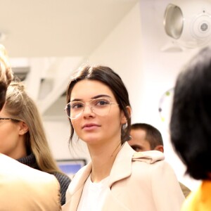 Kendall Jenner assiste à la séance de dédicaces du livre "Harper's BAZAAR: Models" (par Derek Blasberg) chez colette. Paris, le 2 octobre 2015.
