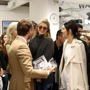 Devon Windsor, Gigi Hadid, Derek Blasberg et Kendall Jenner assistent à la séance de dédicaces du livre "Harper's BAZAAR: Models" (par Derek Blasberg) chez colette. Paris, le 2 octobre 2015.