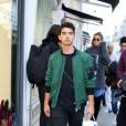 Joe Jonas et Gigi Hadid quittent le magasin colette à l'issue de la séance de dédicaces du livre "Harper's BAZAAR: Models" (par Derek Blasberg). Paris, le 2 octobre 2015.