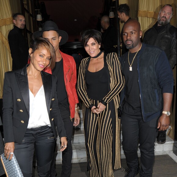 Kris Jenner, son compagnon Corey Gamble, Jada Pinkett Smith et le directeur artistique de Balmain, Olivier Rousteing quittent le Costes à Paris, le 2 octobre 2015.