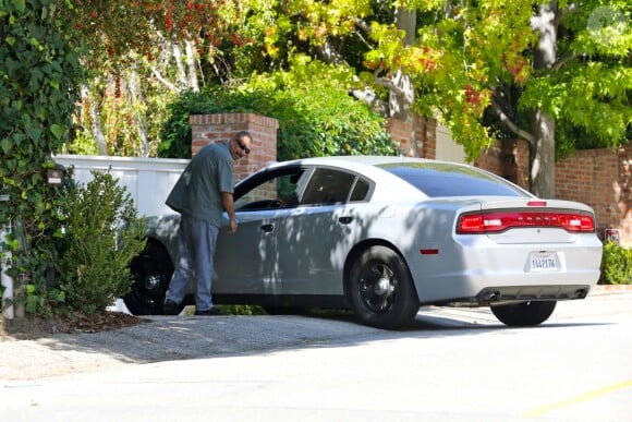 Des officiers de police arrivent au domicile de Jim Carrey à Los Angeles le 29 septembre 2015. La compagne du comédien, Cathriona White, a été retrouvée morte le lundi 28 septembre. Apparemment à cause d'une surdose de médicaments. Une enquète pour mort par suicide a été ouverte mais les conclusions ne sont pas encore rendues publique.