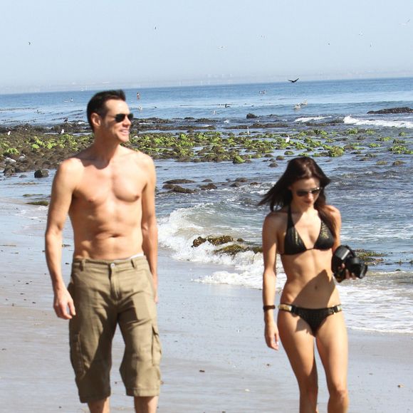 Exclusif - Jim Carrey et Cathriona White sur une plage de Malibu, le 15 septembre 2012